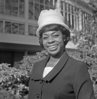 American-Belgian jazz singers in Kijk de Rijk Show, Donna Higtower after the press conference (head) Date April 10, 1964.