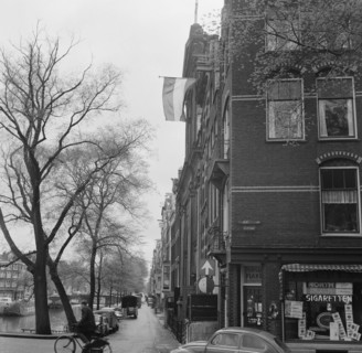 Flags for the wedding of Princess Irene, here on the Prinsengracht canal in Amsterdam Date April 29, 1964.