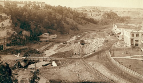 Hot Springs, S.D.' From the Fremont, Elkhorn and M.V. Ry. bridge looking north to Fred T. Evans residence and plunge bath 1891.