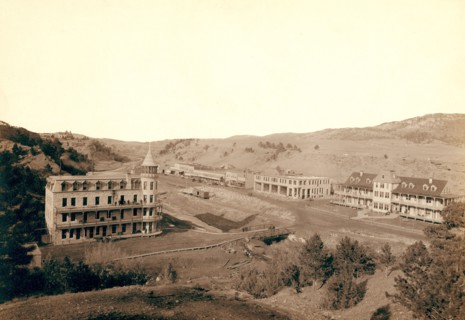 Hot Springs, S.D.' The Minnekahta and Gillispie Hotels, new blocks. The Fremont, Elkhorn & M.V. Ry., Battle Mt. in distance 1891.