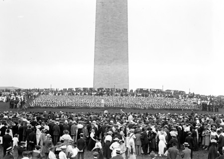 1917 Confederate Reunion - Human flag on Washington Monument grounds .