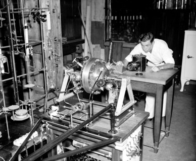 A study of the mechanism of the flame propogation in the cylinder of a internal combustion engine is being made at the U.S. Bureau of Standards for the National Advisory Committee for Aeronautics circ...