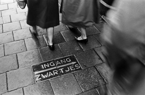 tile in Amsterdam that says Entrance Zwartjes (from the Zwartjes family) / Date November 20, 1963 Location Amsterdam, Noord-Holland.