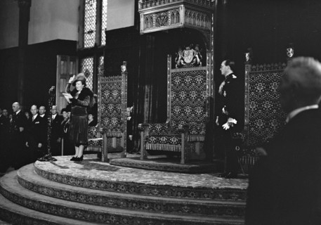 Taking the oath in the Ridderzaal circa October 14, 1947.