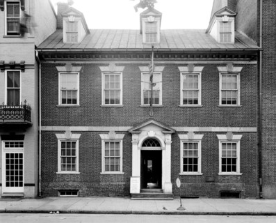 1938 - Exterior of Gadsby's Tavern in Alexandria, Virginia .