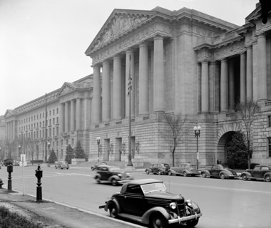 Street scene outside the Department of Labor in Washington D.C. circa 1940 .