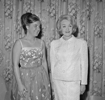 Grand Gala du Disque poplar in Kurhaus in Scheveningen Princess Margriet and Marlene Dietrich Date October 12, 1963 / Location Scheveningen, South Holland.