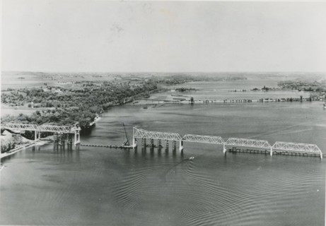 Wisconsin-Minnesota Interstate Highway Bridge Construction