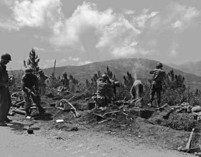 Mortar crews from the 37th Infantry Division