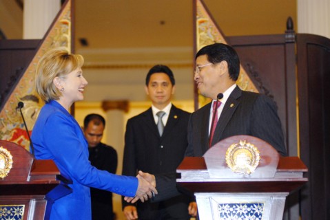 2009 - Secretary Clinton With Indonesian Foreign Minister.