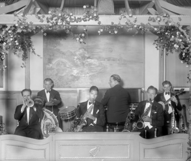 Venus Restaurant Orchestra