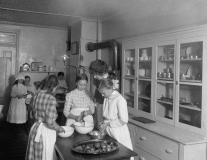 Women and girls working in a kitchen