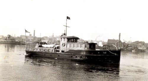 a broadside view of the Monomoy at Fox Point in Providence Rhode Island. 1939 .