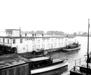 Original 'Show boat' visits Capital