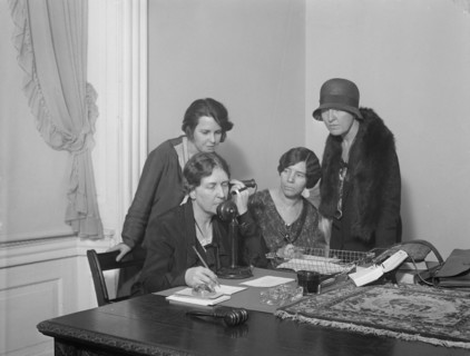 Feminists telephone the Hague