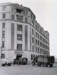1945 - The 194th General Hospital arriving in Paris