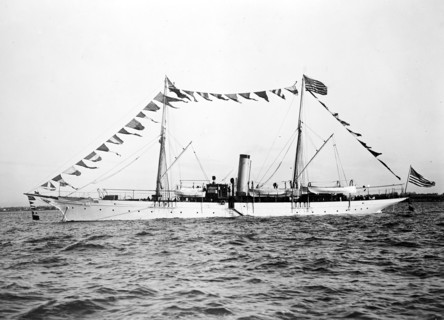 United States Navy - U.S.S. Yankton at sea
