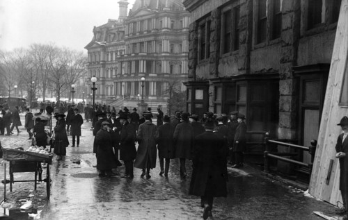 Street scene near 17th Street and State