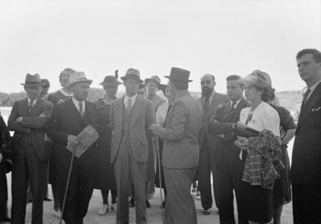 Group of people gathered in a Jewish coastal colony, possibly Nathania ca. between 1934 and 1939