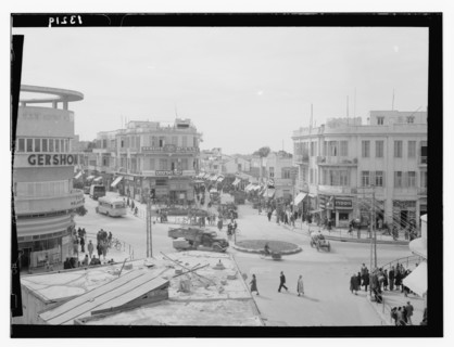 1940s Tel Aviv street scene, pedestrian and auto traffic  at the crossing of Allenby, Carmel & Nachlat Benjamin streets ca. between 1940 and 1946