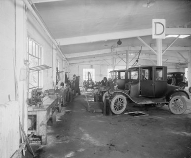 Montgomery County Motor Company garage ca.  between 1910 and 1925