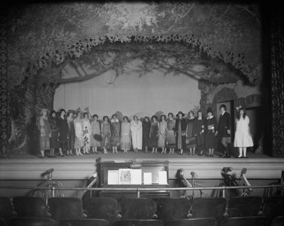 Uncle Sam's Follies performers  ca.  between 1910 and 1925