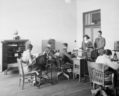 Eastern High School students, Bank, [Washington, D.C.] ca.  between 1910 and 1920