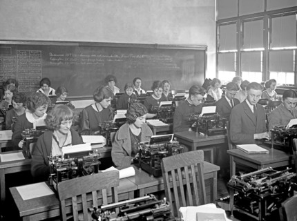 Eastern High School, students in typing class, [Washington, D.C.] ca.  between 1910 and 1920