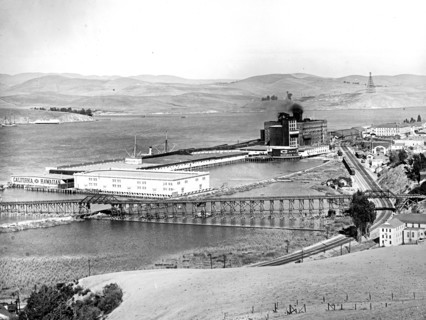 Plant of the California & Hawaiian Sugar Refining Company (C&H Sugar) Crockett, Cal. ca.  between 1910 and 1920