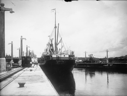 Ship traversing the Panama Canal. Gatun Lock ca. between 1909 and 1919