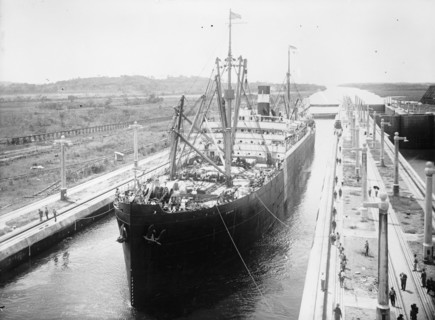 Ship traversing the Panama Canal. Gatun Lock ca. between 1909 and 1919