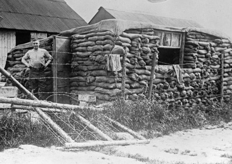 Red Cross laboratory at the front ca. between 1909 and 1920
