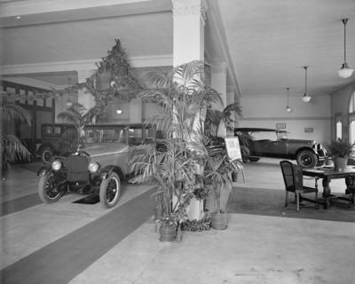 Washington Virginia Motor Company car dealership interior ca.  between 1910 and 1926