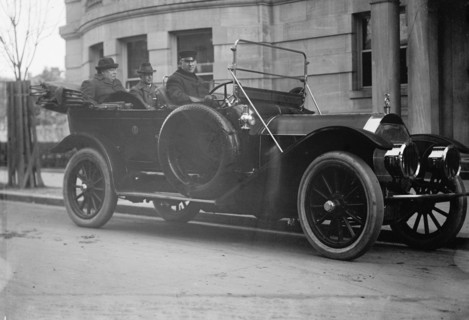 President Taft in auto ca. between 1909 and 1919