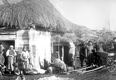 Men and women in a Russian village ca. between 1909 and 1920