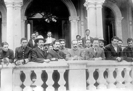 Mexico, Gov. Manuel Chao & his aides on veranda & Terrazas house ca. between 1909 and 1919