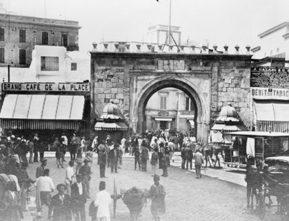 Street scene near the French gate at Tunis Tunisia ca. between 1909 and 1919