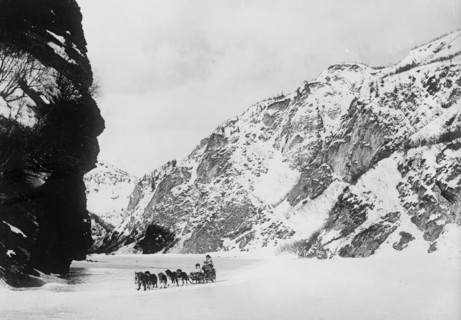 Dog sled team at the entrance to Keystone Canyon, Alaska ca. between 1909 and 1920