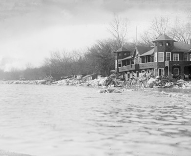 Potomac flood & ice, Georgetown, Washington D.C. ca. between 1909 and 1940