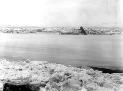 Ice jam, Potomac River ca.  1918