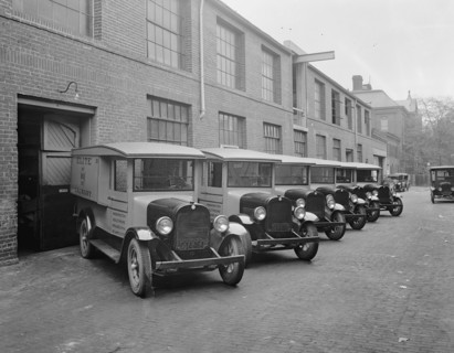 Semmes Motor Company, [Washington, D.C.], Elite laundry trucks ca.  between 1918 and 1928
