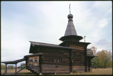Log Church of the Savior from the village of Zashiversk (1700), south view, moved and reassembled in the Outdoor Architecture and History Museum at Akademgorodok, Russia 1999.