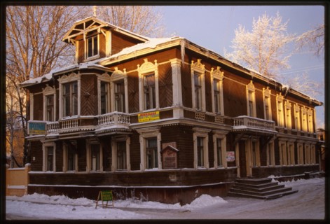 Chudinov house (1904), relocated in 1990s to Chumbarova-Luchinskii, Arkhangelsk, Russia 1999.