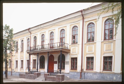 Alexander Herzen Regional Library, formerly the E. Khokhriakov mansion (1792, 1799; reconstructed 1954-59), Viatka, Russia 1999.