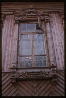 Log house, Dzerzhinskii Street #43 (20th century), carved window frame, Tiumen, Russia 1999.
