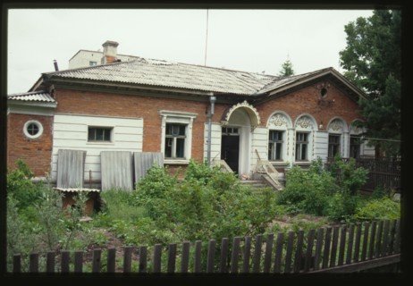 House (Paris Commune Street 33), (1947), Komsomol'sk-na-Amure, Russia; 2002