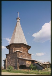 Log Church of St. Dmitrii (1784-1785), northwest view, Verkhniaia Uftiuga, Russia; 2000
