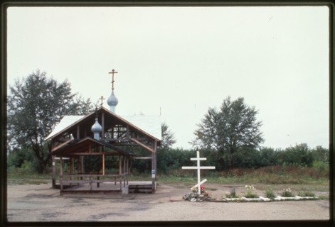Memorial to the assasination of Nicholas II and his family on the site of the former Ipatiev House (1992), Ekaterinburg, Russia 1999.