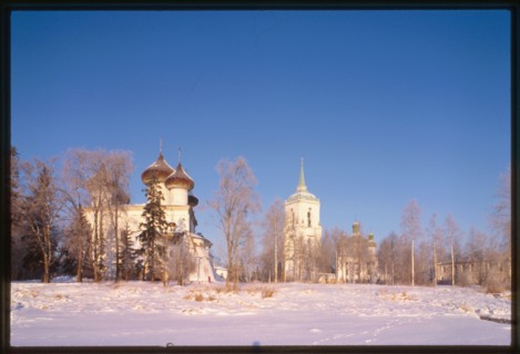 Cathedral of the Nativity of Christ (1552-62, 1652, 1770s), south panorama from Onega River, with bell tower (1767-78), Kargopol', Russia 1999.