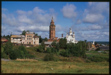 North panorama, with Church of the Transfiguration (1756), (left), Resurrection Cathedral (1750-54, 1908-1911), and bell tower (1908-1911), Cherdyn', Russia; 2000